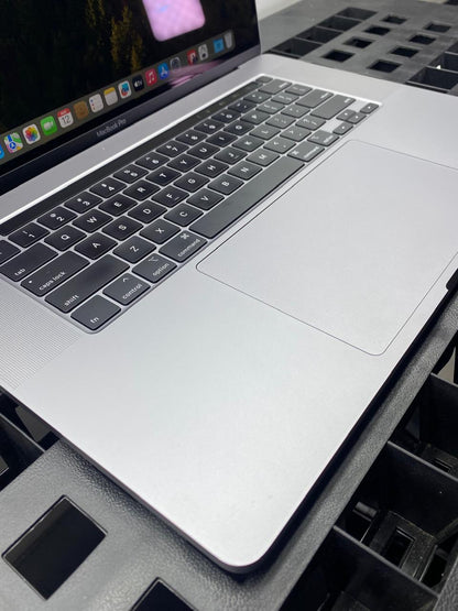 Laptop Apple MacBook Pro 2019 16" Core i7-9750H 16GB RAM 512GB SSD macOS Sonoma c/cargador