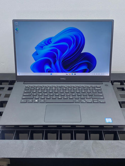 Dell XPS 15 7590 Core i5-9300H 15.6" 1920x1080 Windows 11 Pro Laptop, 512GB NVMe SSD, 16GB RAM, Bluetooth, Backlit Keyboard, USB 3.0, Thunderbolt 3 (USB-C) c/ Cargador Original y Batería Excelente