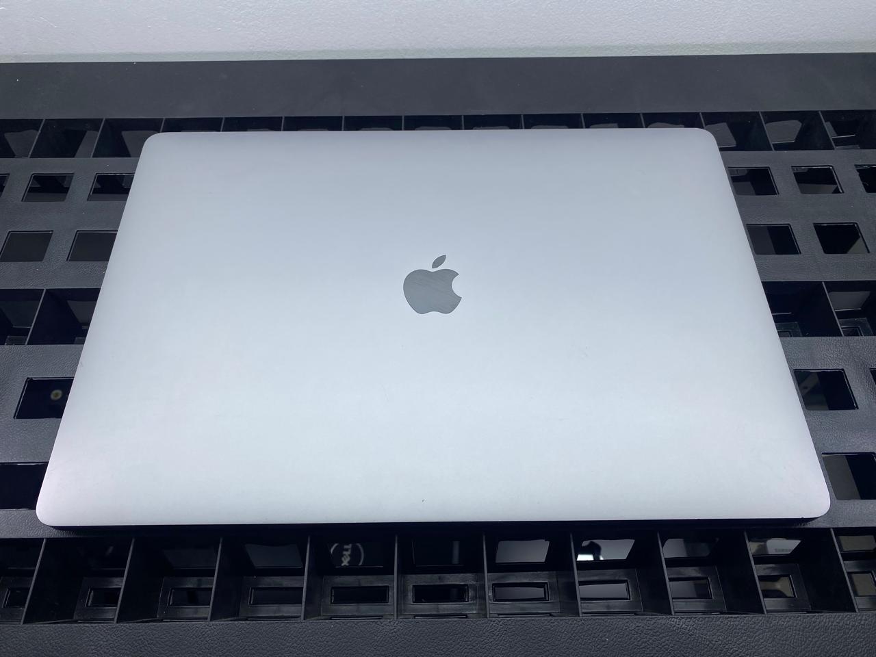 Laptop Apple MacBook Pro 2019 16" Core i7-9750H 16GB RAM 512GB SSD macOS Sonoma c/cargador