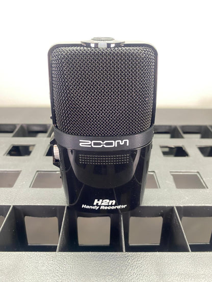 Grabadora Portátil Zoom H2n c/ Puertos Line In/Out, Mic Gain, Tarjeta 2GB, Estuche y Cable USB