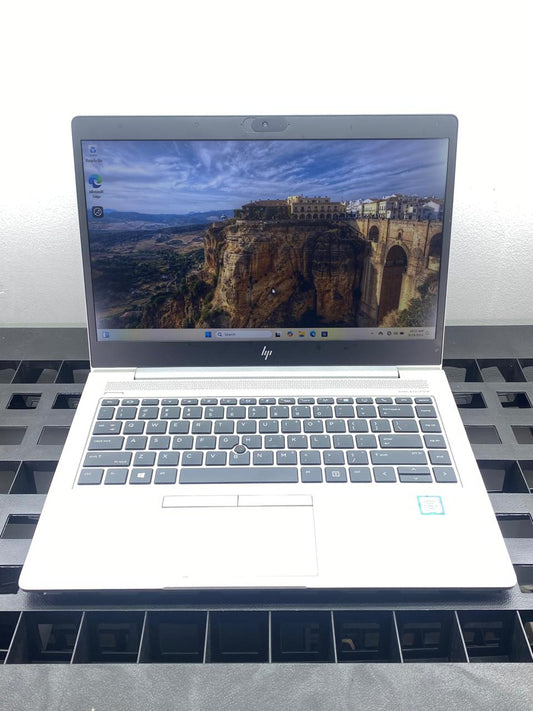 Laptop HP EliteBook 830 G5 13.3" Core i5-8350U 16GB RAM 256GB M.2 SSD WINDOWS 11 PRO c/cargador