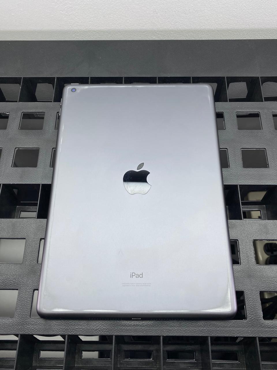 Apple iPad 8va Generación 32GB Wi-Fi 10.2" c/ Cargador