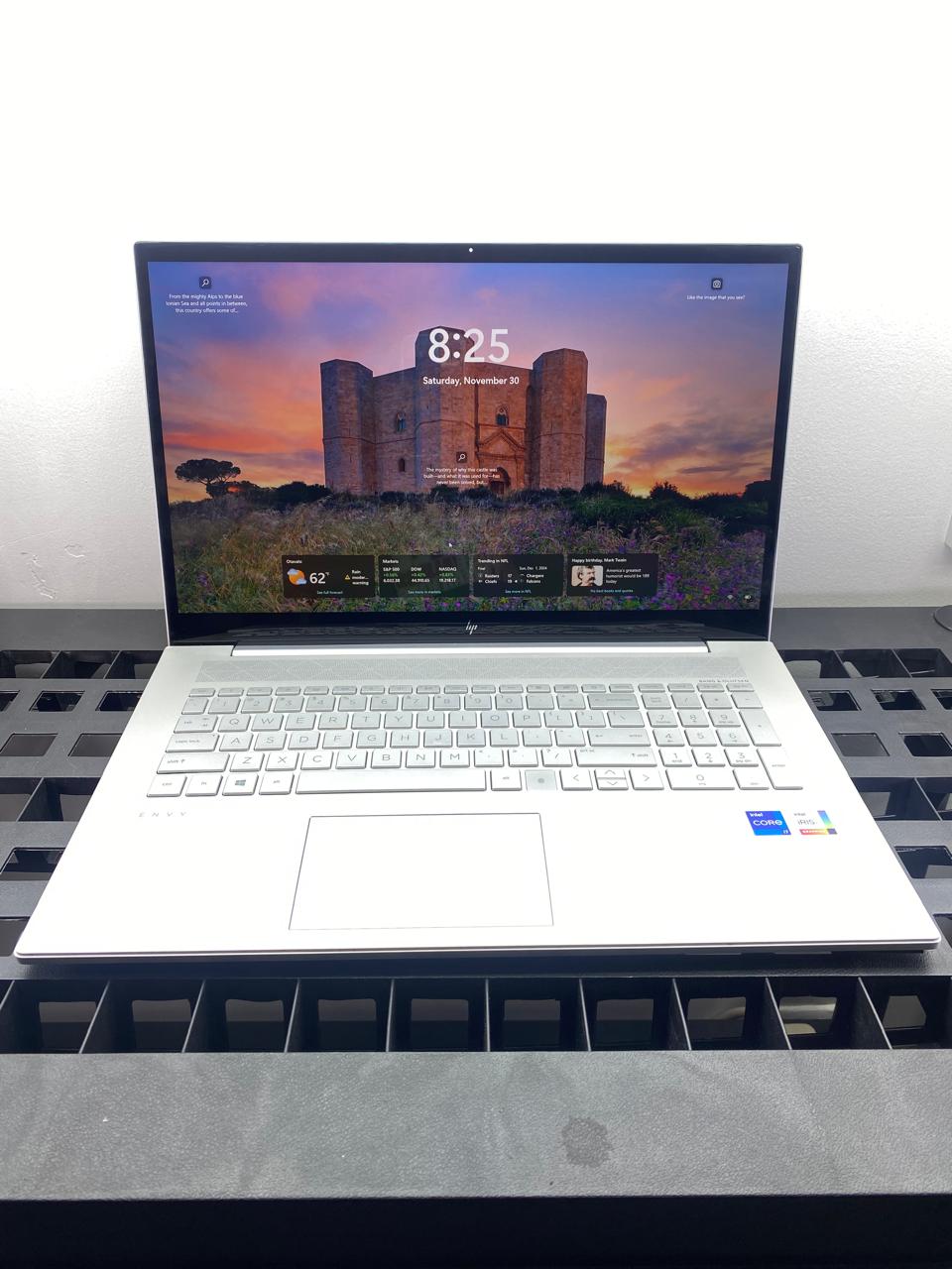 Laptop HP Envy 17-cg1000 17.3" Touchscreen Core i7-1165G7 32GB RAM 512GB NVMe SSD WINDOWS 11 HOME c/cargador