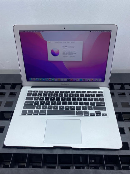 Laptop Apple MackBook Air 2017 13.3" Core i5-5350U 8GB RAM 128GB SSD macOS Monterrey c/cargador