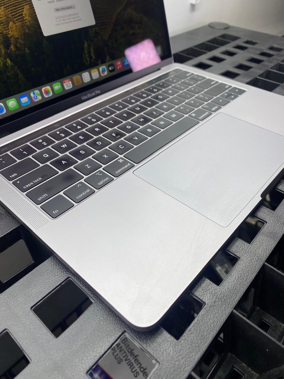 Laptop Apple MacBook Pro 13.3" Core i5-8257U 8GB RAM 256GB SSD macOS Sonoma c/cargador