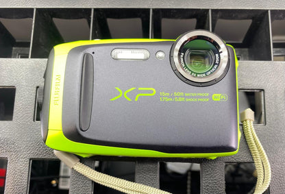 Cámara Digital Compacta Fujifilm FinePix XP90 16.0MP a Prueba de Agua y Caídas