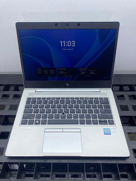 Laptop HP EliteBook 830 G5 13.3" Core i7-8550U 16GB RAM 256GB M.2 SSD WINDOWS 11 PRO c/cargador