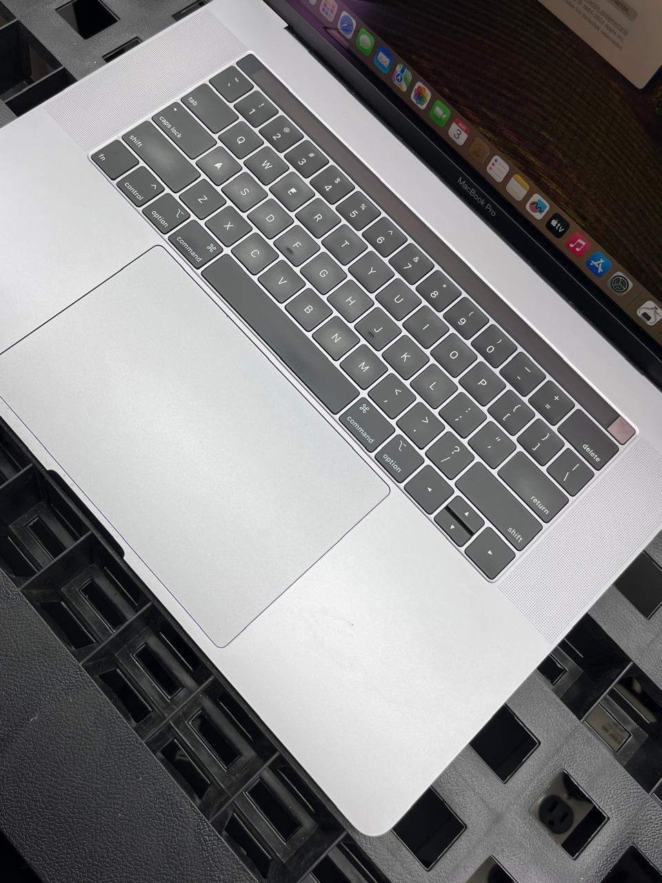 Laptop Apple MacBook Pro 2019 16" Core i9-9980HK 32GB RAM 512GB SSD macOS Sonoma c/cargador